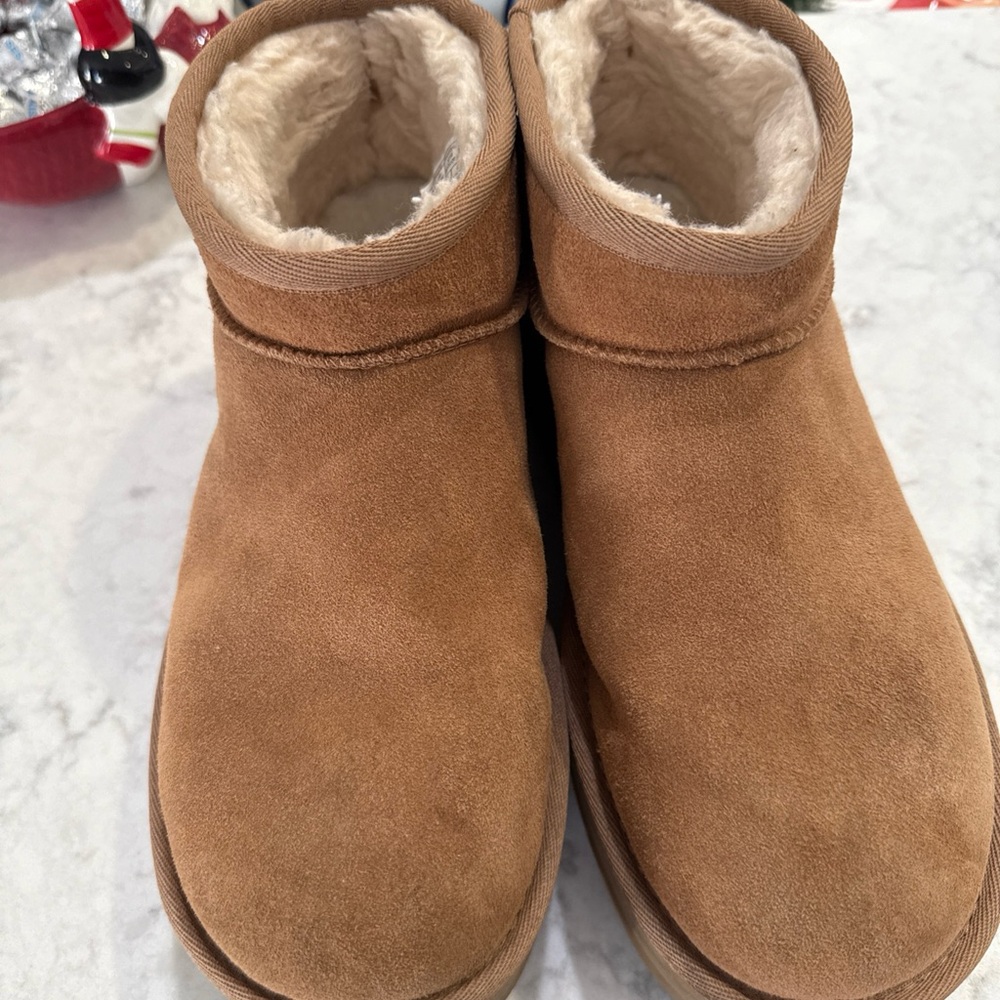 UGG Tan Suede Boots, Platform Women’s size 9 - Picture 3 of 6